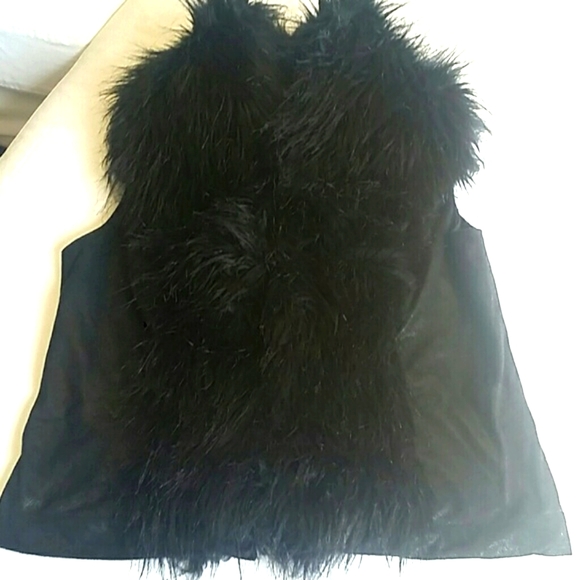 Black faux fur n suede vest - Picture 4 of 7